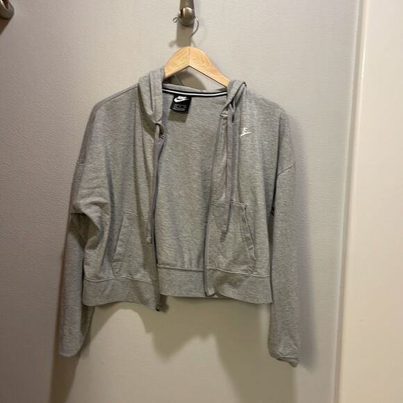 Nike woman’s gray zip up sweatshirt. But it doesn’t zip up - Picture 2 of 10